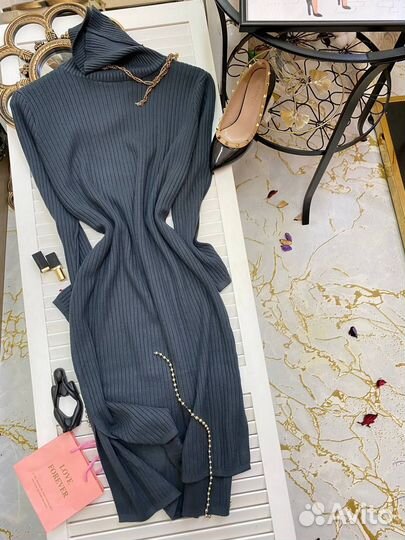 Платье с горлом