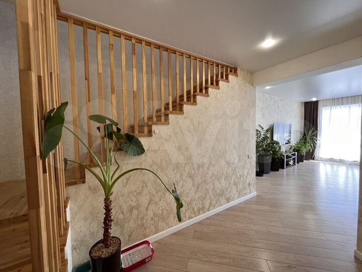 4-к. квартира, 160 м², 2/3 эт.