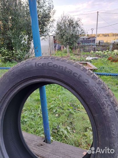 Continental IceContact 2 215/60 R17 96T