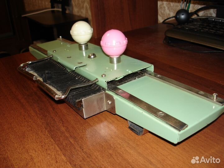 Продам вязальную машину 