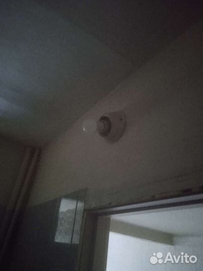 Продам люстру, светильник, бра, плафоны