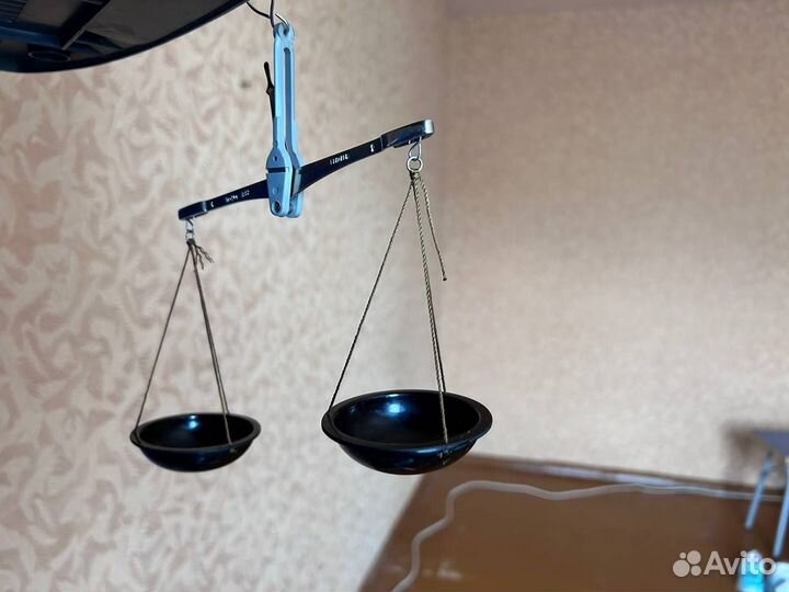 Весы с чашами