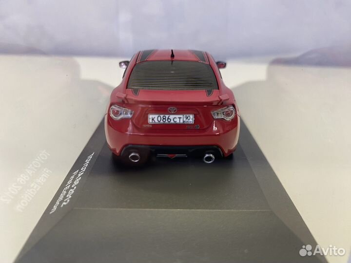 Модель авто toyota gt86 в масштабе 1/43