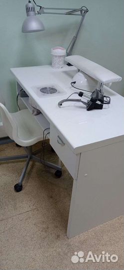 Маникюрный стол с вытяжкой бу