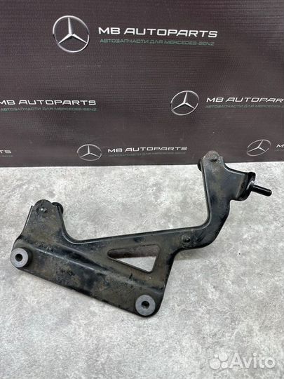 Кронштейн задний Mercedes-Benz Cls350 C218