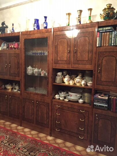 Итальянская горка (стенка) для гостиной