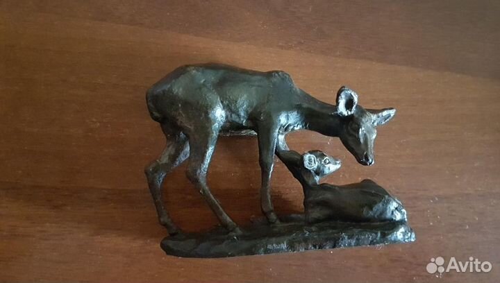 Статуэтка Олениха с олененком