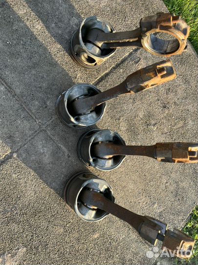 Поршень с шатуном d4cb в сборе