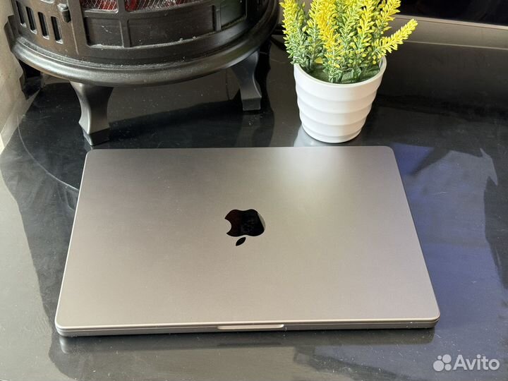 Apple Macbook Pro 14 2023 M2 Pro всего 7 циклов