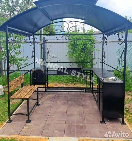 Мангал с крышей