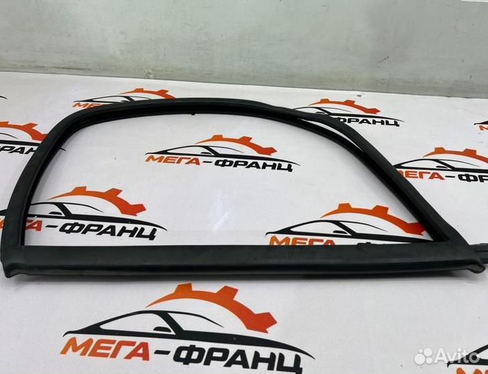 Уплотнительная резинка боковой двери передняя