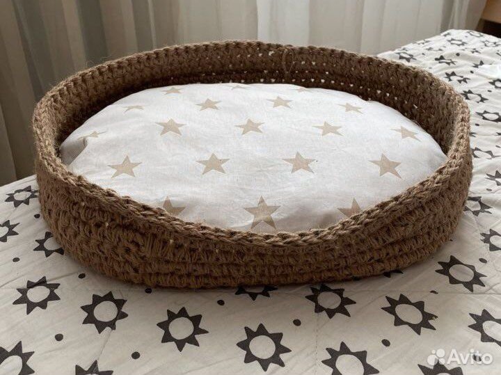 Лежанка для кошек или небольших собак