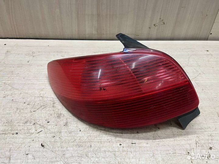 Фонарь задний левый Peugeot 206 хетчбек