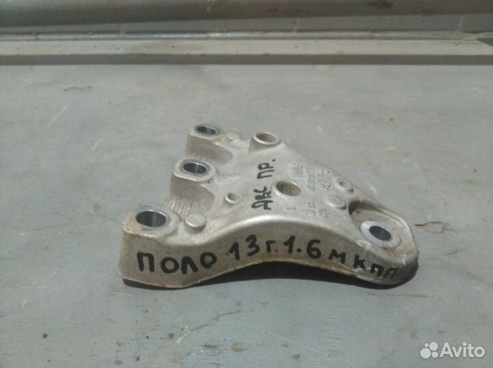 Кронштейн двигателя правый Volkswagen Polo (Rus)