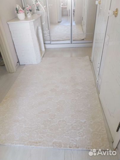 Ковер белый