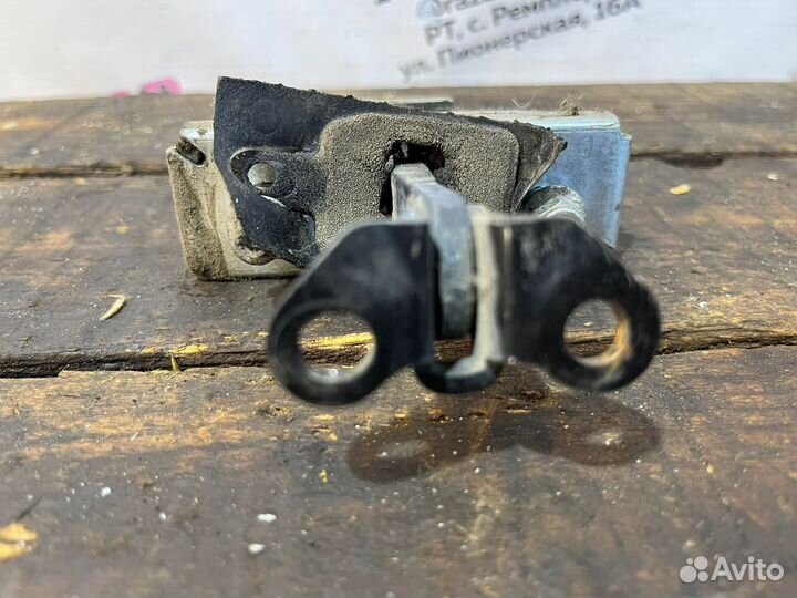 Ограничитель двери правый Ford Transit 2010