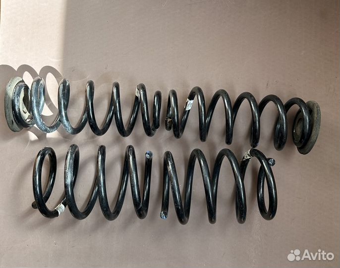 Пружина Volkswagen Golf Audi A3 S3 5Q051115