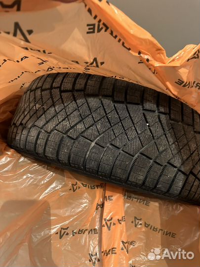 Pirelli Ice Zero FR 215/55 R17