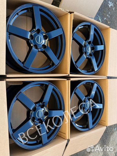 Vossen cv3 r16 5-114,3 черный глянец новые диски