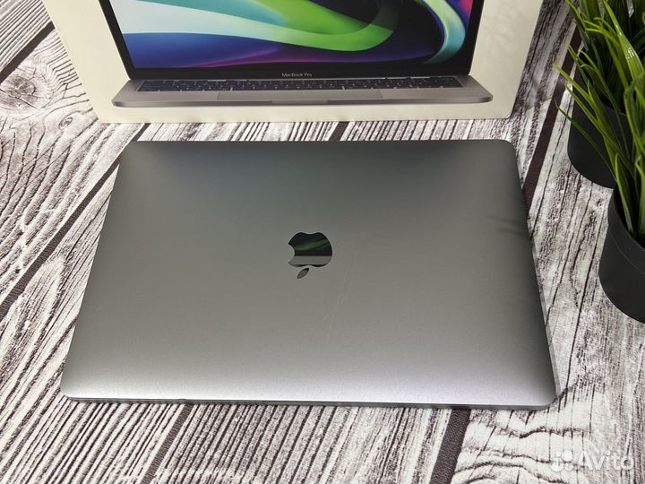 Apple MacBook Pro 13 2020 M1 8/256Gb Touch Bar