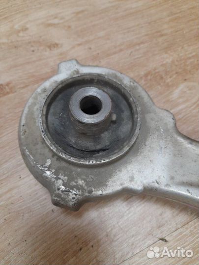 Рычаг подвески передний правый Nissan Teana J32