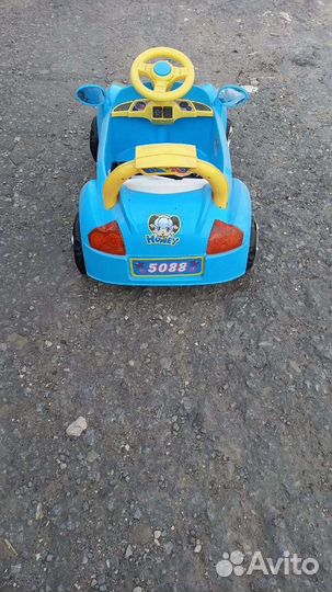 Машинка электромобиль
