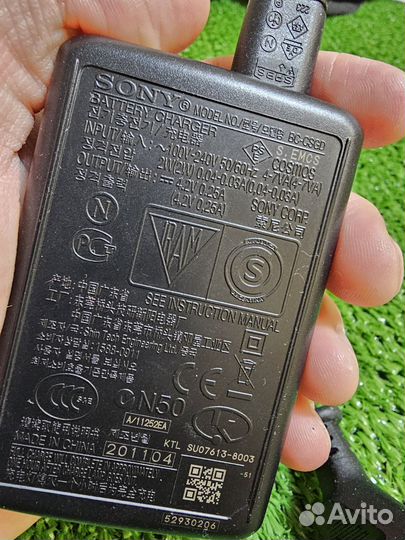 Зарядное устройство для фотоаппарата. Sony BC-csgd