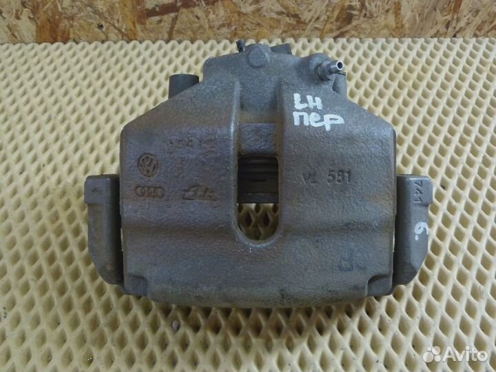 Суппорт передний левый VW Scirocco 2008-2017 (1K0615123E)