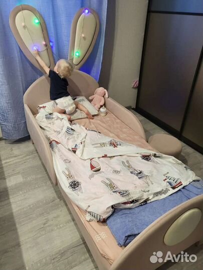 Кровать детская с пуфом