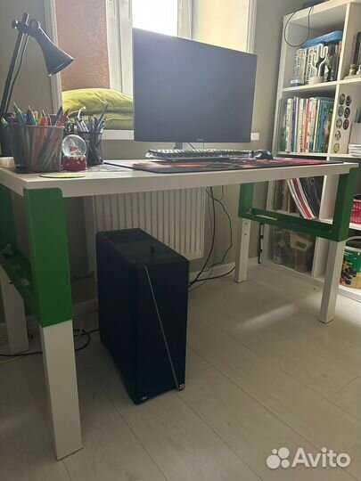 Письменный стол для школьника IKEA