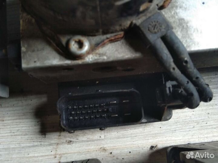 Блок абс Volkswagen Golf 4 / Skoda Octavia 1u