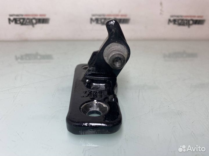 Петля задней левой двери Mercedes W213