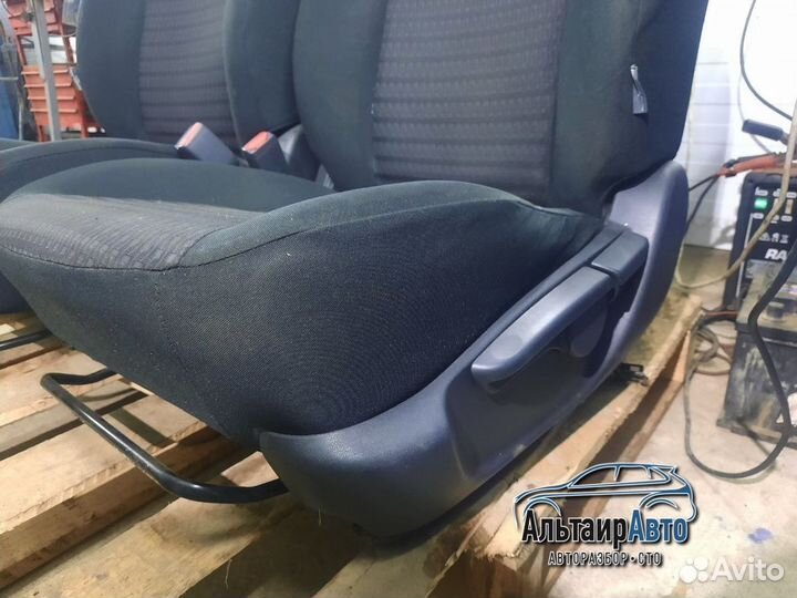 Салон комплект сидений Toyota Corolla E150 кресла