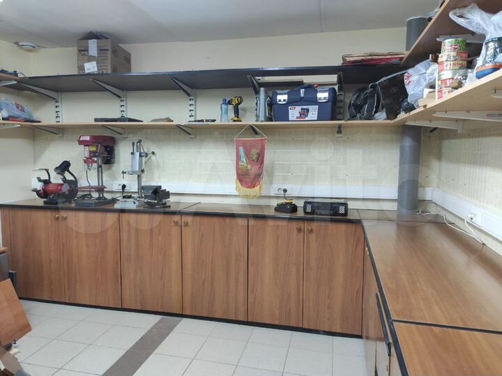 Гараж, > 30 м²