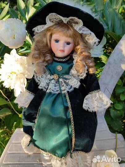 Кукла фарфоровая коллекционная