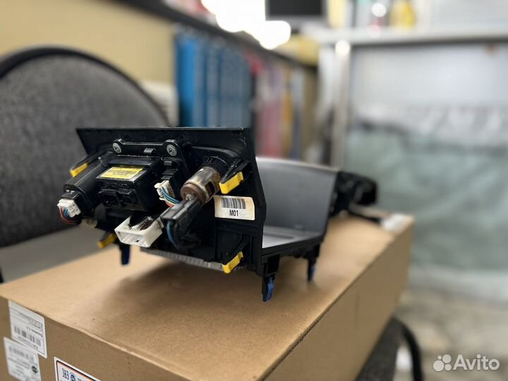 Консоль с беспроводной зарядкой Santa Fe TM