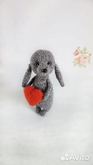 Зайчик с сердечком. Подарок