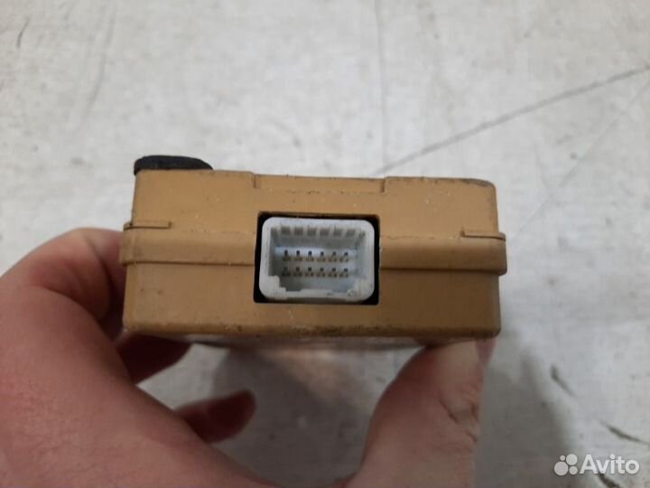 Блок электронный Toyota Corolla E120 2001-2006