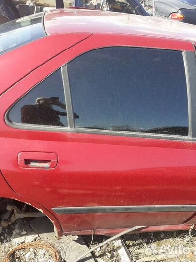 Заднее правое стекло Peugeot 406