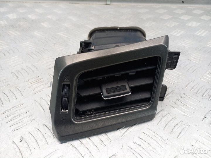 Дефлектор воздушный центральный левый Toyota Rav 4