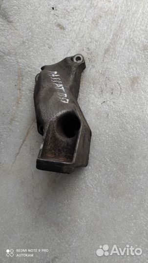 Кронштейн двигателя левый Volkswagen Passat b5