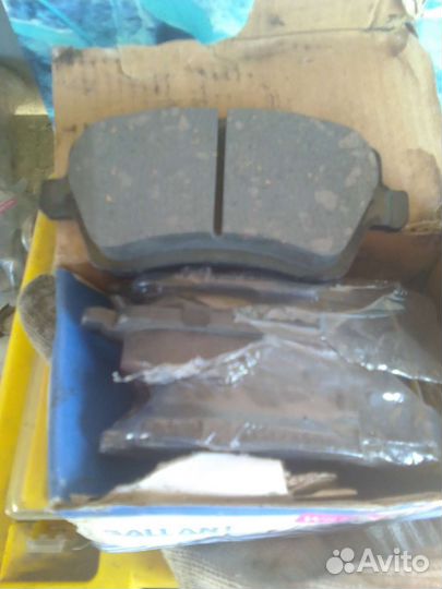 Тормозные колодки передние