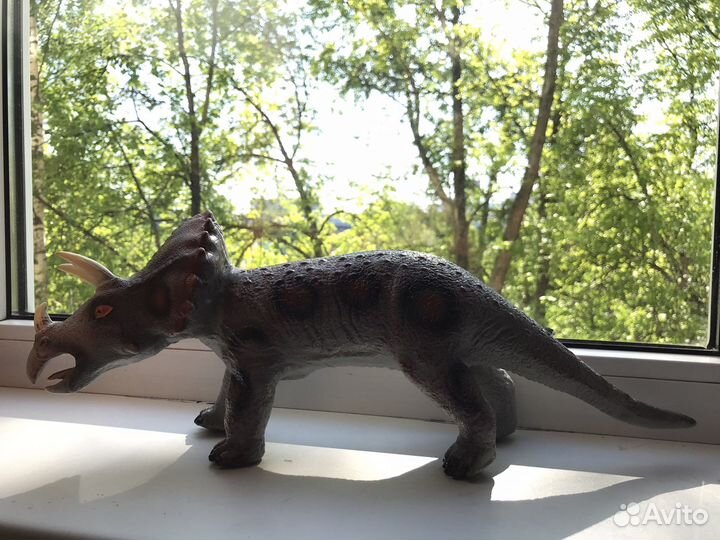 Игрушка динозавр