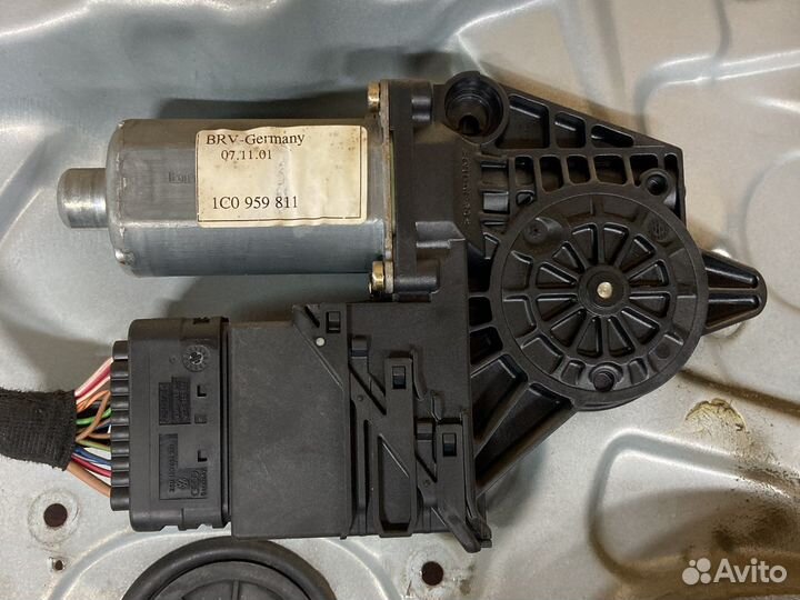 Задний левый стеклоподъёмник фольксваген пассат б5