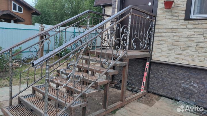 Изготовление сварных металл. лестниц, шпалер, арок