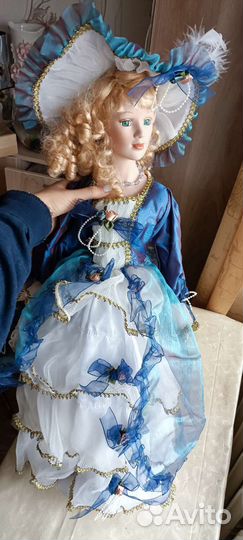 Кукла фарфоровая 70см