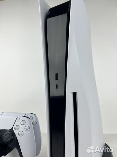 Sony PlayStation 5 с 2 Геймпадами