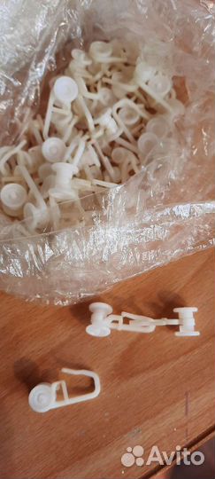 Крючки для карниза