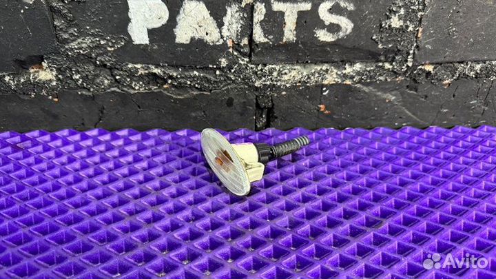 Повторитель поворота в крыло Nissan X-Trail