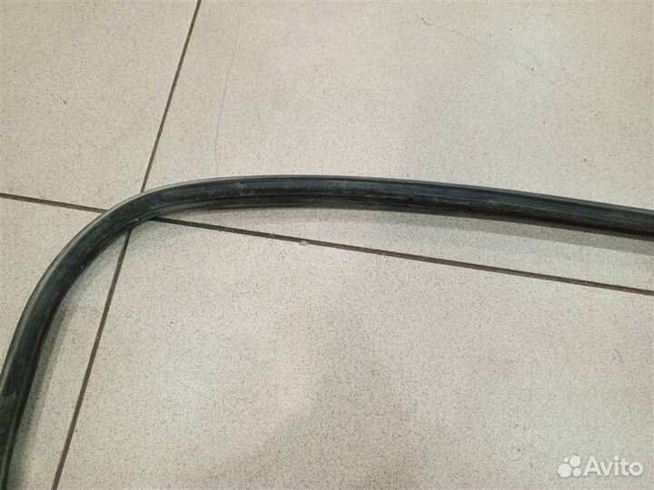 Уплотнитель крышки багажника Chevrolet Lacetti J2